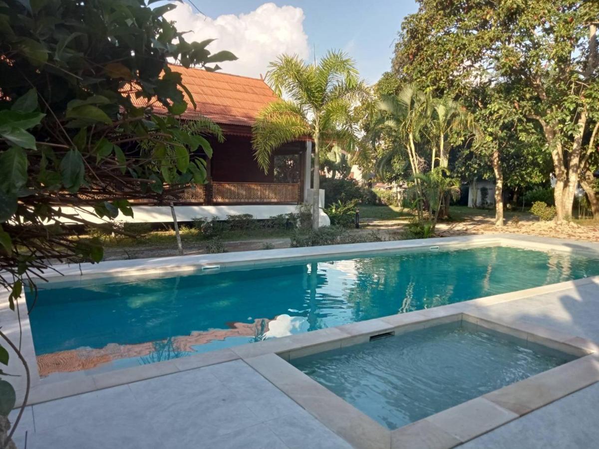 Baan Banyan Villa, Wood House Short Walk To Mae Nam Beach Bagian luar foto